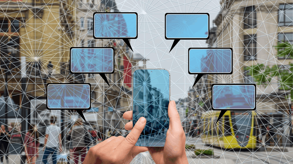 businessmodellen Handen met smartphone in stad